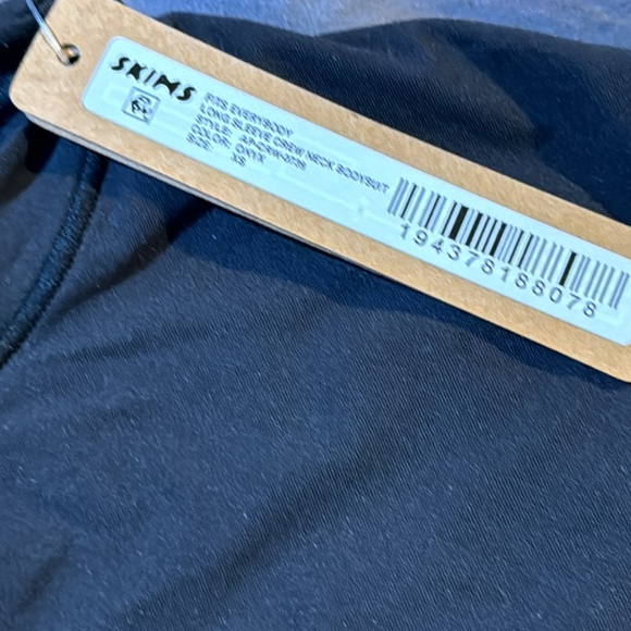 SKIMS FITS EVERYBODY LONG SLEEVE CREWNECK BODYSUIT 'ONYX' - Picture 2 of 9